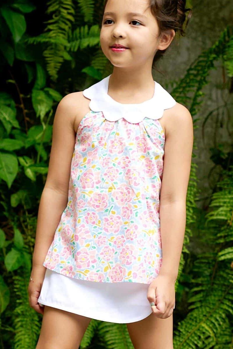Jolie blouse fleurie rose et bleu pâle sans manche pour filles
