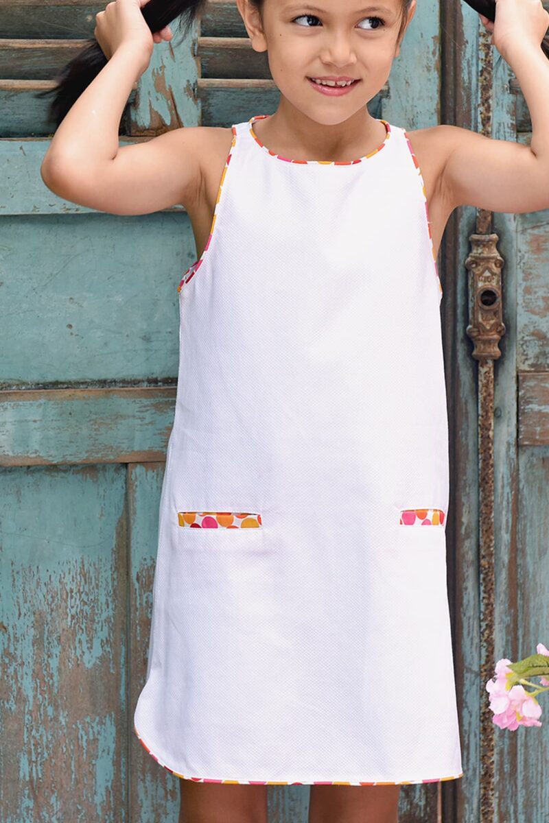 Robe trapèze été en coton gaufré blanc avec poches et détails colorés roses et oranges pour filles de 2 à 14 ans