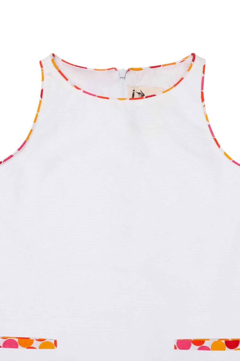 Robe trapèze été en coton gaufré blanc avec poches et détails colorés roses et oranges pour filles de 2 à 14 ans