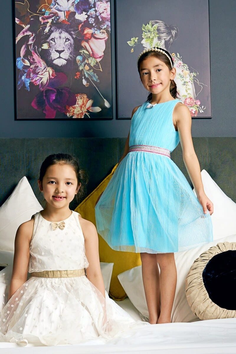 Tenues de cérémonie avec robe de cérémonie sans manche en voile bleu pale avec ceinture à paillettes de la marque de mode pour fille
