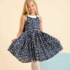 Craquez pour cette Magnifique Robe qui Tourne à l'esprit Rétro Chic en Coton Bleu Marine imprimé Voiliers Multicolore pour les Filles et Fillettes de 2 à 14 ans de la Marque de Mode Vêtements pour Enfants La Faute à Voltaire.