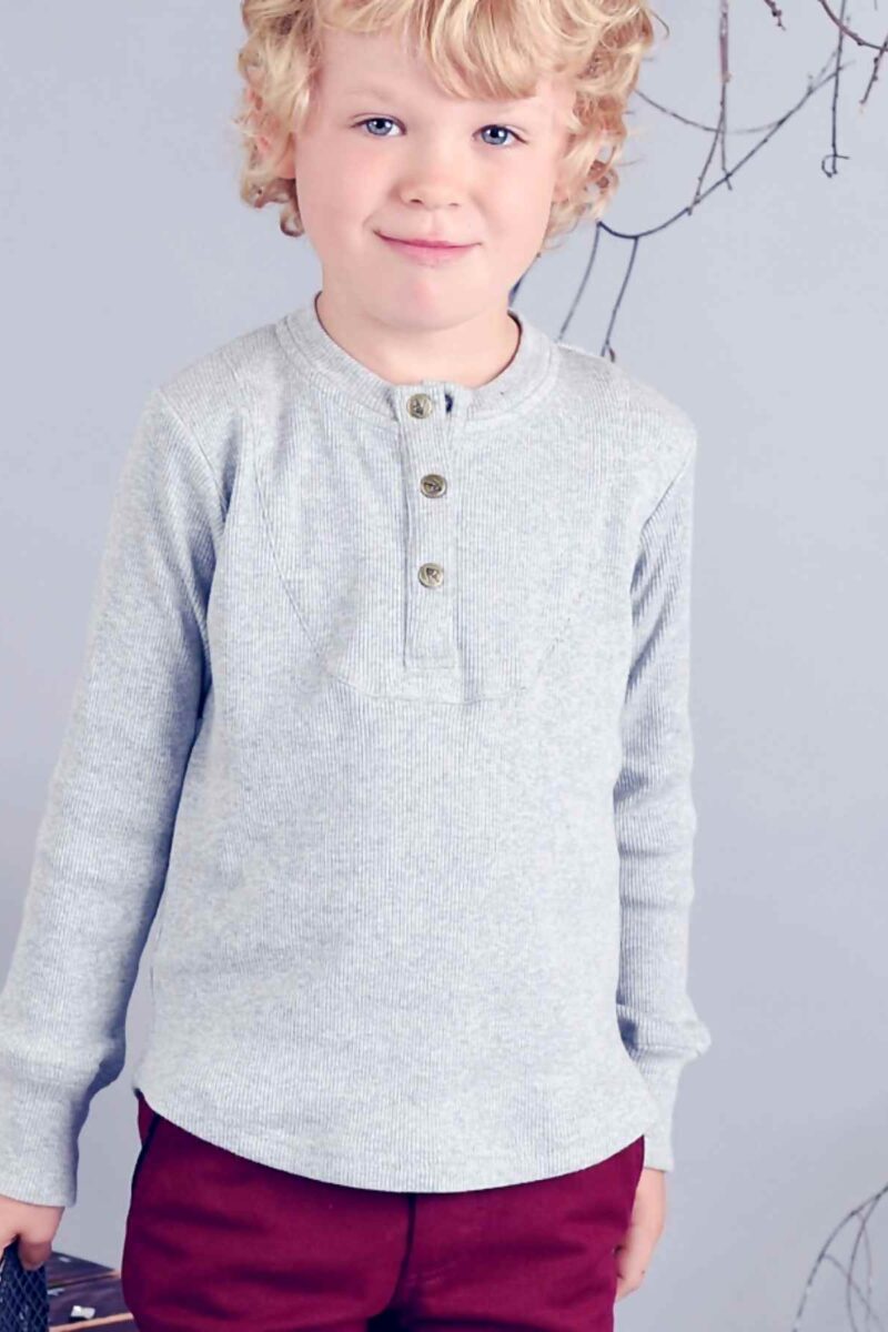 Confortable tee-shirt en coton gris à manches longues pour l'intersaison avec col rond et boutons pressions pour garçons de 2 à 12 ans de la marque de mode pour enfants La Faute à Voltaire
