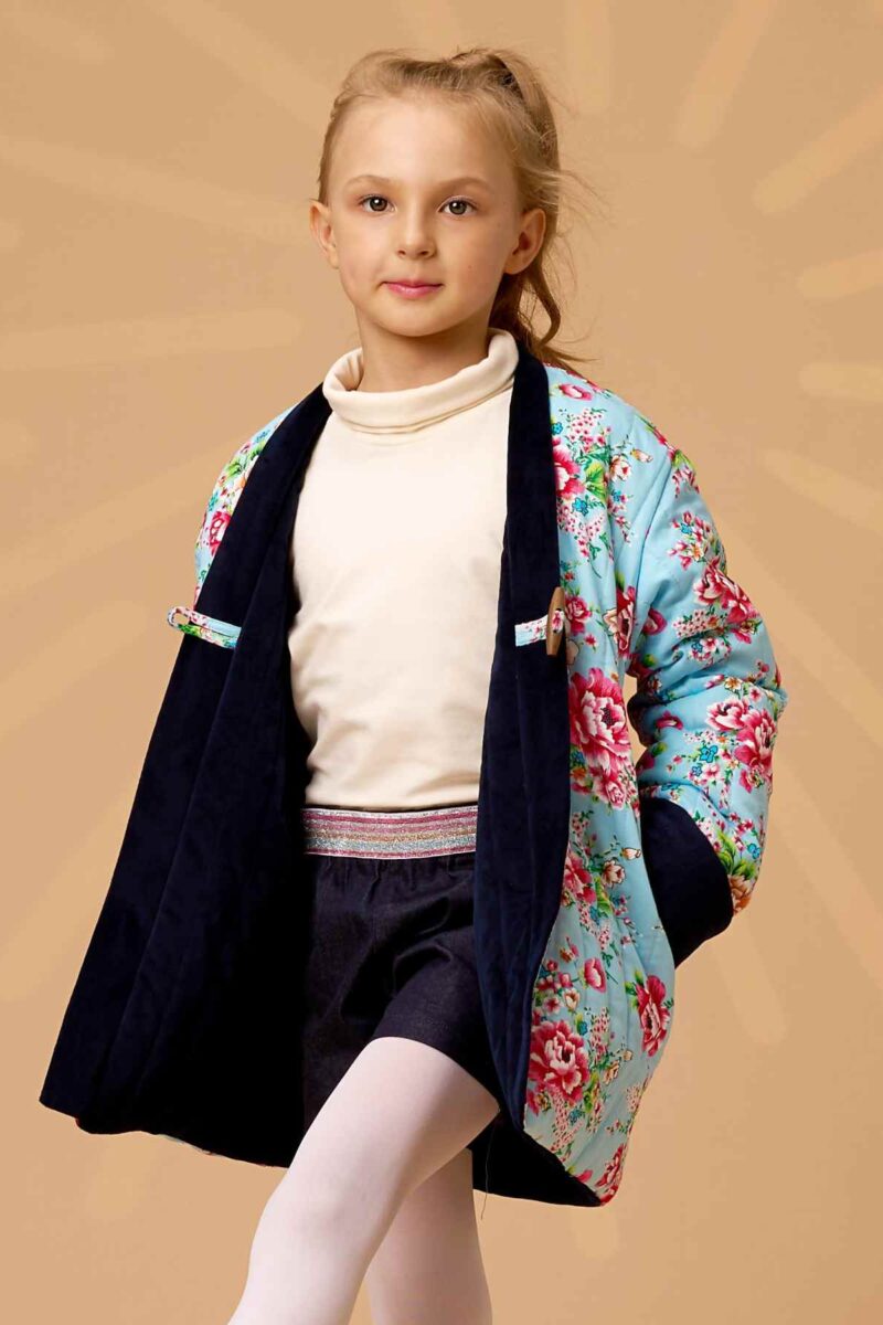 Offrez cette Magnifique Veste chinoise Fille Matelassée et Réversible en Velours Bleu Marine Doublé de Coton Fleuri Asiatique Liberty Bleu Turquoise et Rose Fuchsia de la Marque de Mode Enfantine Française La Faute à Voltaire